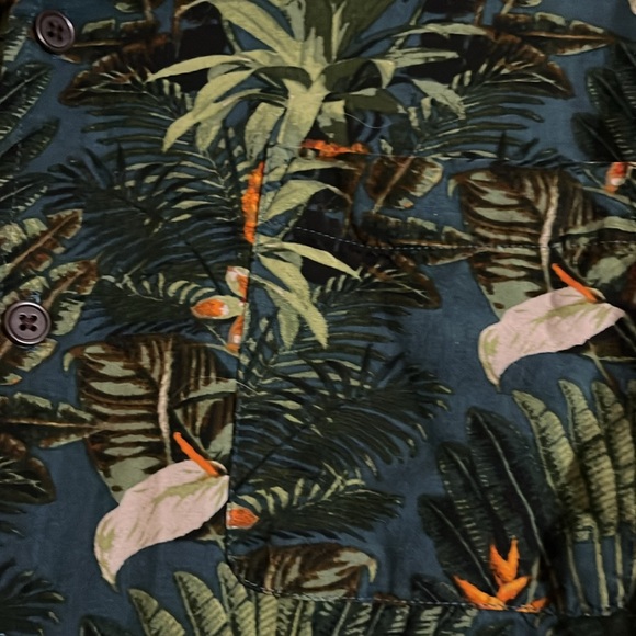 Rayon vacation Hawaiian style shirt. B7 - Picture 2 of 4